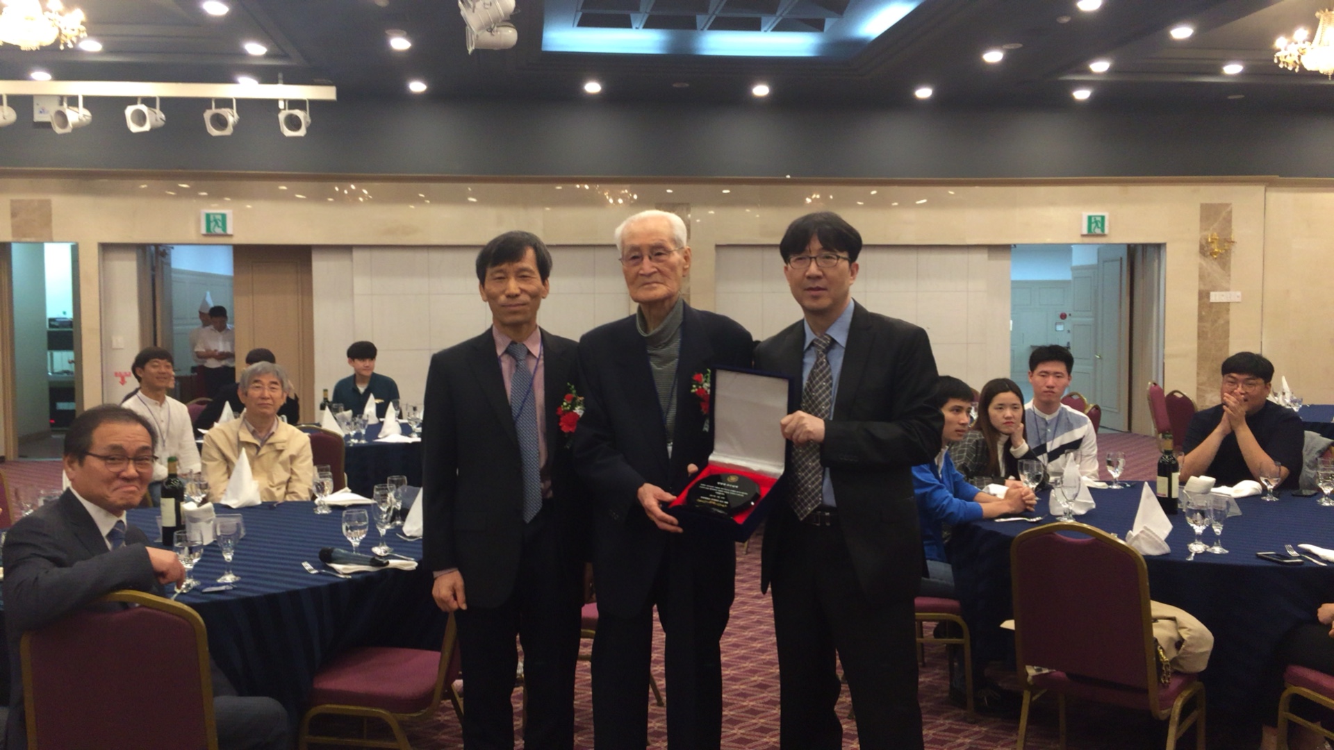 P20170512_182850315_97E8C4CC-E4C4-4275-A529-F7EE4877EC5C.JPG 첨부 이미지